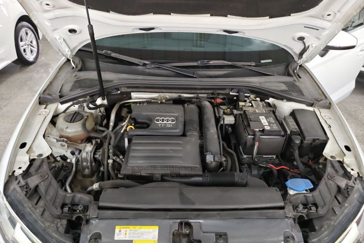 奥迪A3 2018款 30周年年型 Limousine 35 TFSI 时尚型机舱底盘24