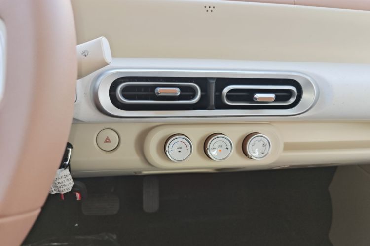 五菱汽车 宏光MINIEV 2024款 第三代 215km 青春版中控内饰16