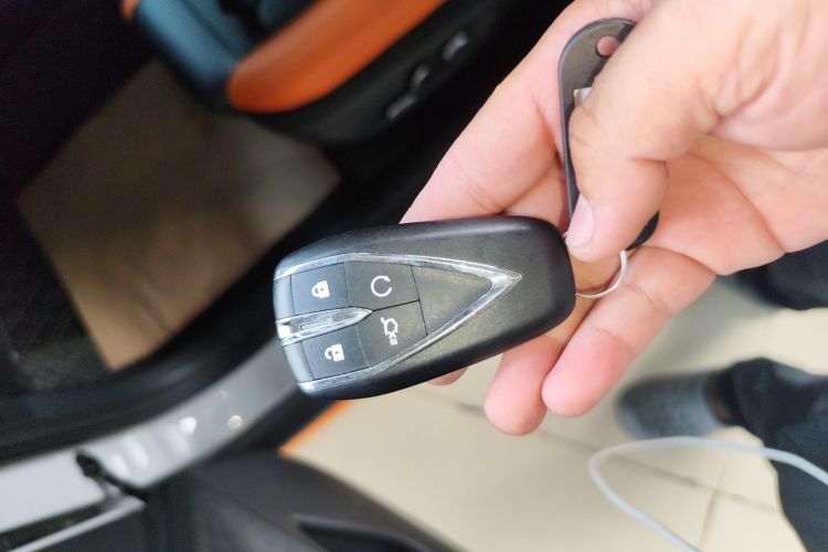 长安UNI-V 2024款 1.5T 尊贵运动型中控内饰7001