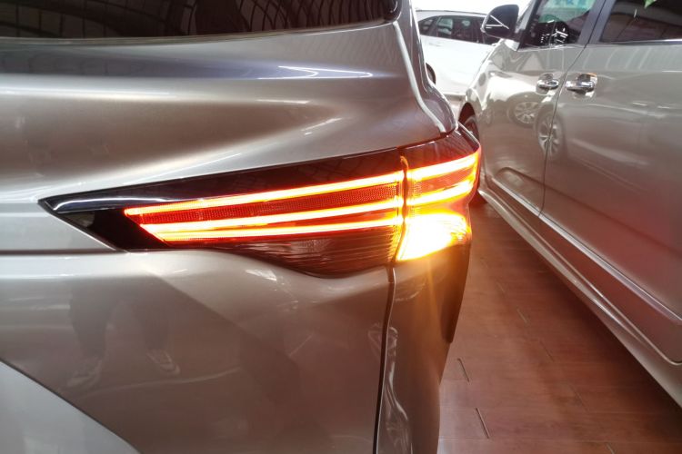 丰田 格瑞维亚 2022款 2.5L混动 尊爵版车身外观6006