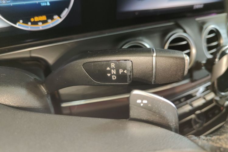 奔驰E级 2019款 改款 E 300 L 运动时尚型中控内饰18