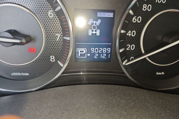 日产 途乐 2018款 4.0L 领英型中控内饰15