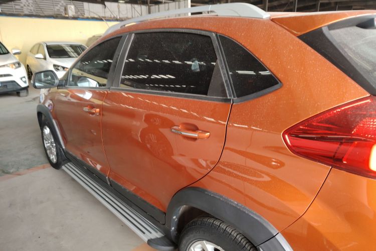 奇瑞 瑞虎3X 2017款 1.5L 手动都市领先版车身外观4