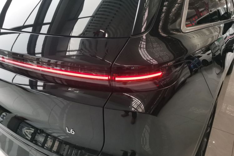 理想汽车 理想L6 2025款 Pro 智能焕新版车身外观9