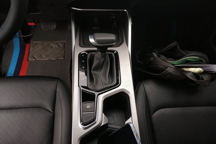 吉利汽车 帝豪 2022款 第4代 1.5L CVT精英型中控内饰18