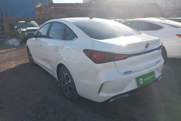 长安 逸动 2020款 PLUS 1.6L GDI 手动豪华型车身外观4