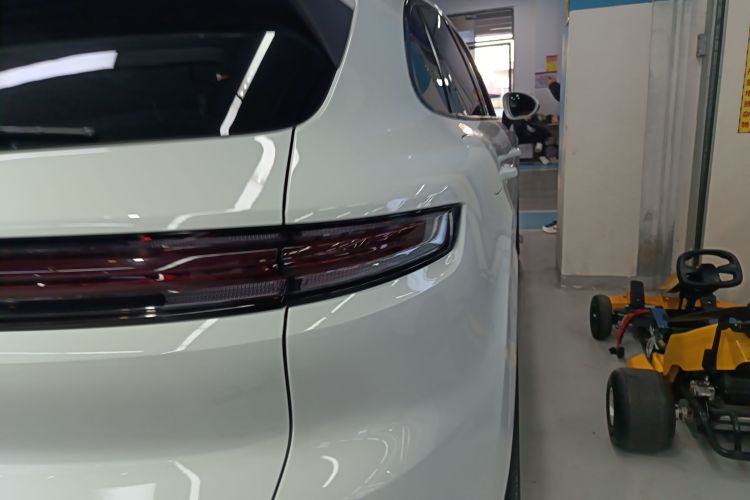 保时捷 2025款 Cayenne 3.0T车身外观6005