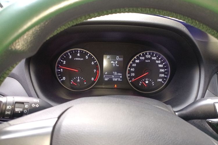 现代 悦动 2018款 1.6L 自动悦目版GL 国V中控内饰14