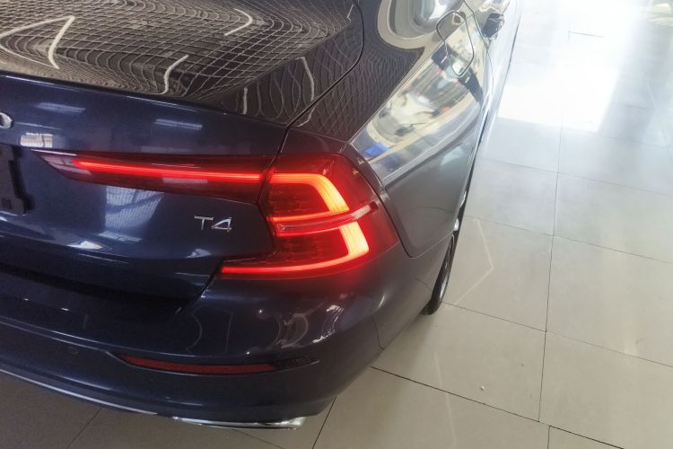 沃尔沃S60 2021款 T4 智逸豪华版车身外观6006