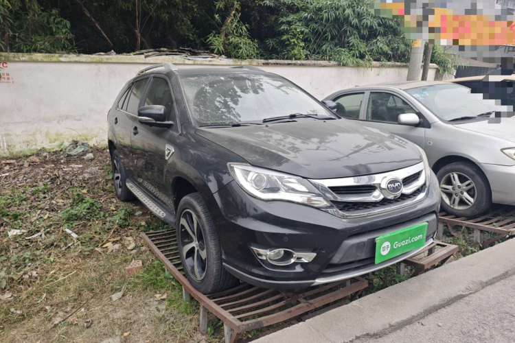 比亚迪S7 2015款 2.0T 升级版 自动尊贵型车身外观3