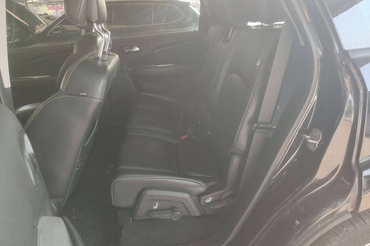 道奇 酷威 2013款 2.4L 两驱尊尚版中控内饰21