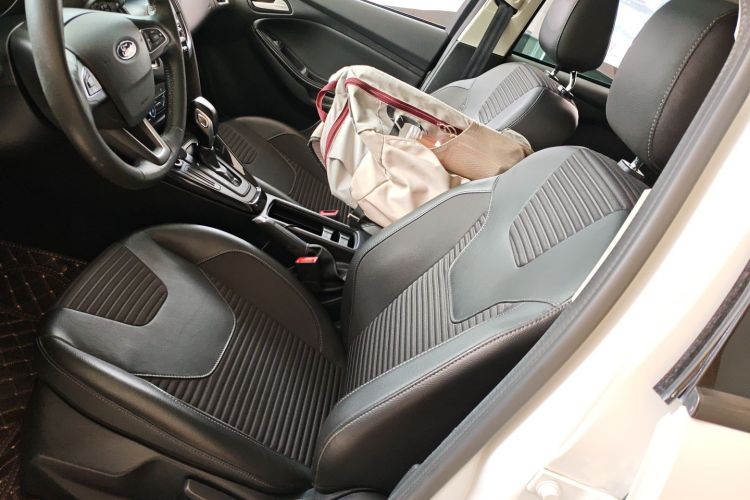 福特 福克斯 2018款 两厢经典 1.6L 自动风尚型智行版局部细节19