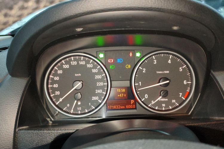 宝马X1 2014款 sDrive18i 时尚型中控内饰14