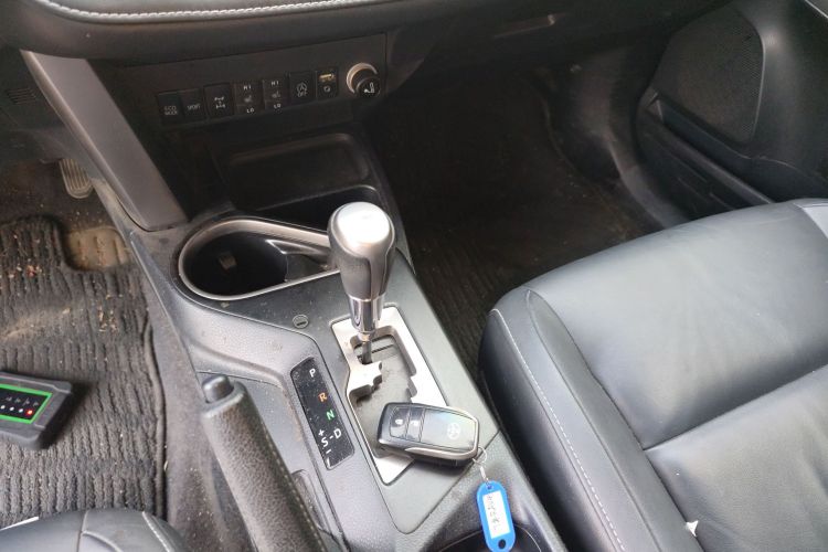 丰田 RAV4荣放 2018款 2.5L 自动四驱精英i版中控内饰18