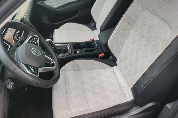 大众 迈腾 2023款 200万辆纪念版 380TSI DSG旗舰型中控内饰19