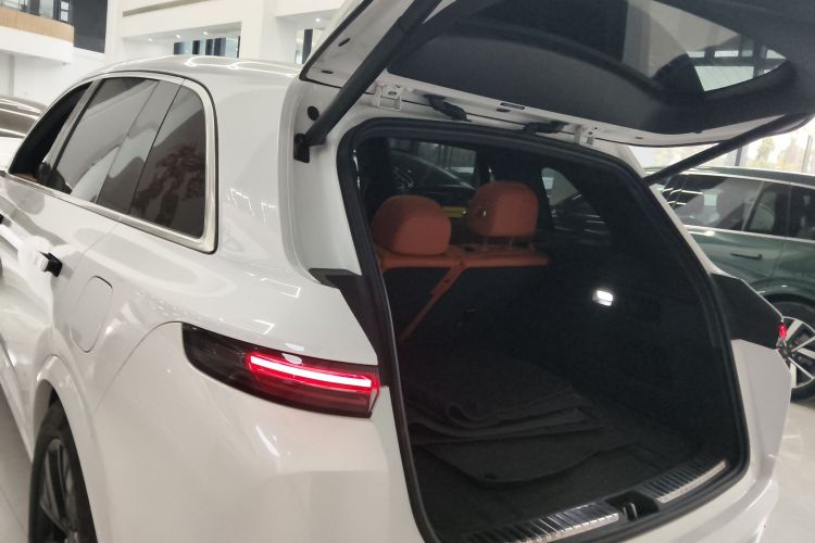 理想汽车 理想L7 2023款 Pro机舱底盘23