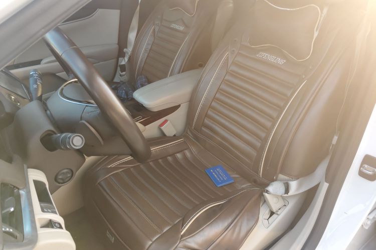 凯迪拉克XTS 2016款 28T 技术型中控内饰19