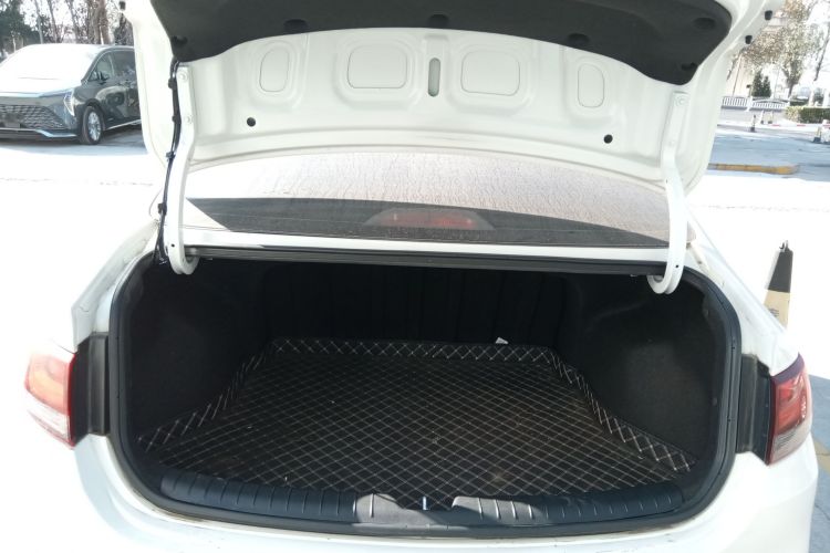 现代 悦动 2020款 1.6L 自动GL悦目版局部细节23