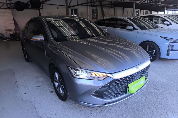 比亚迪 秦PLUS 2024款 荣耀版 DM-i 55KM领先型车身外观3