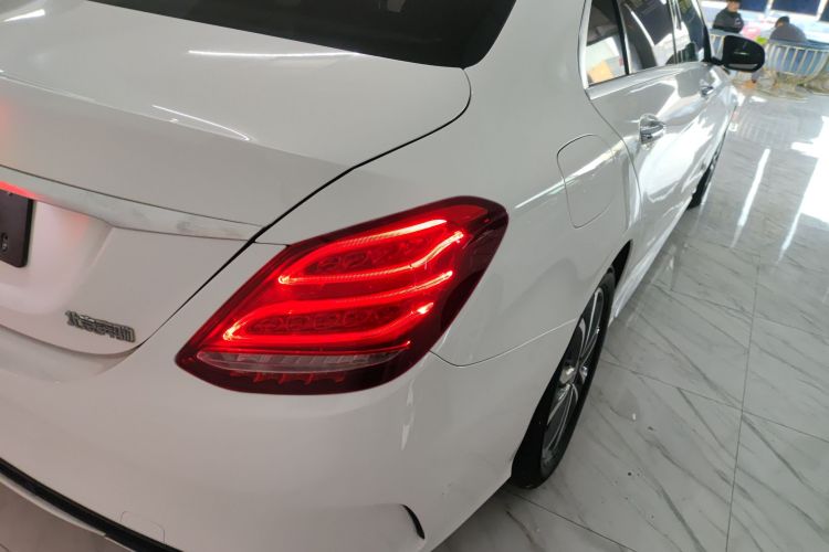 奔驰C级 2017款 改款 C 180 L 时尚型运动版车身外观9