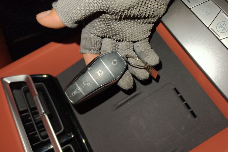 比亚迪 唐L 2025款 EV 670KM激光雷达尊享型中控内饰7001