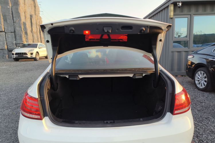 奔驰E级(进口) 2016款 E 200 轿跑车 灵动版机舱底盘23