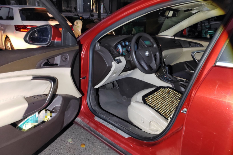 别克 君威 2012款 2.0L 舒适版中控内饰7002