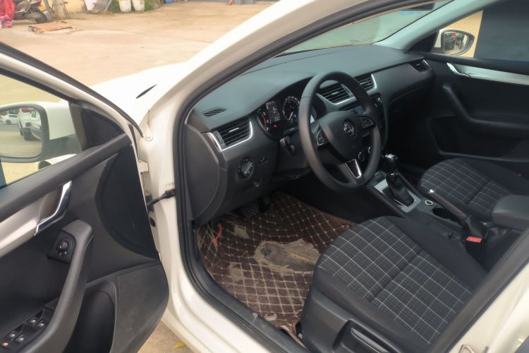 斯柯达 明锐 2019款 1.5L 自动舒适版中控内饰7003