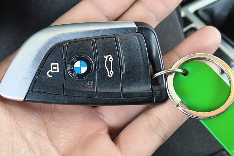 宝马1系 2021款 改款 120i M运动曜夜版中控内饰11