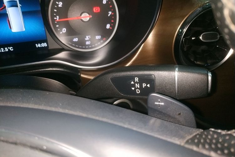 奔驰V级 2022款 V 260 L 长轴距尊贵版中控内饰18