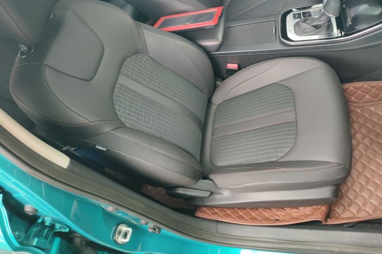 东风风神 奕炫 2020款 230T 自动炫酷赛道版局部细节41