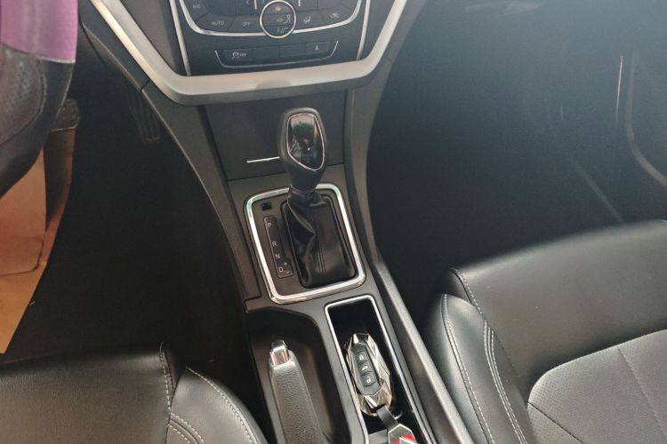 吉利汽车 帝豪 2016款 三厢 1.5L CVT向上版中控内饰18