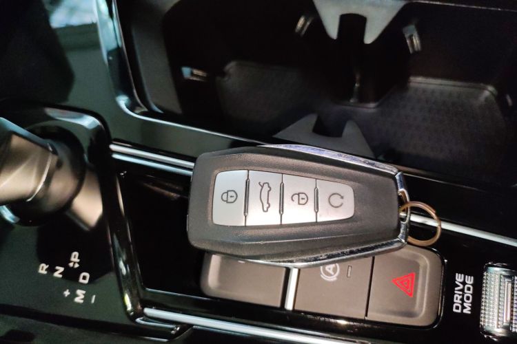 吉利汽车 星瑞 2025款 东方曜 2.0TD 揽星版中控内饰7001