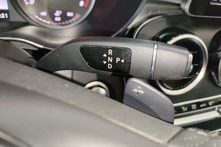 奔驰C级 2017款 改款 C 200 L 运动版中控内饰18