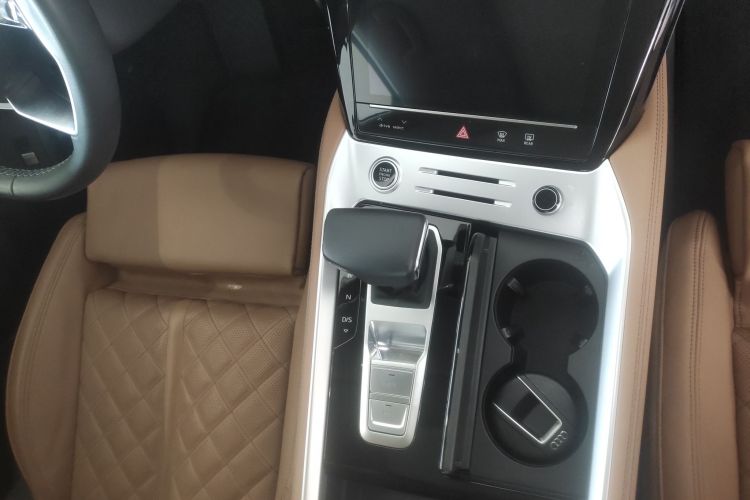 奥迪Q6 2024款 45 TFSI quattro 齐云型 羽林套装 6座中控内饰18