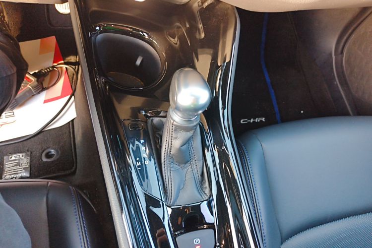 丰田C-HR 2020款 2.0L 领先版中控内饰18