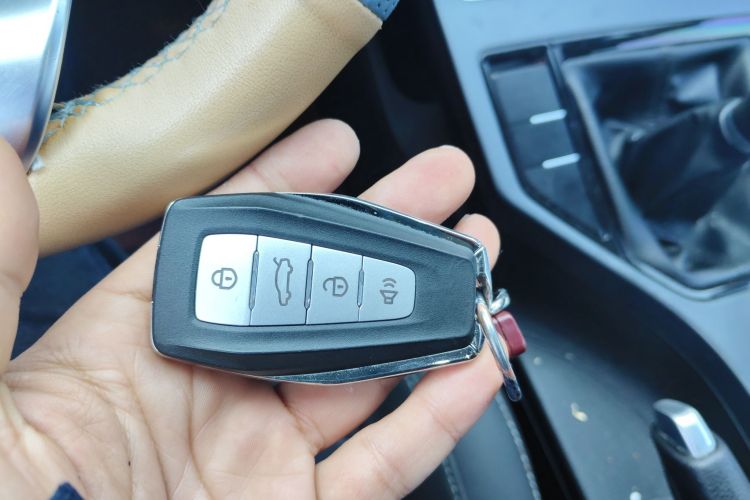 吉利汽车 帝豪 2020款 1.5L 手动向上版中控内饰7001