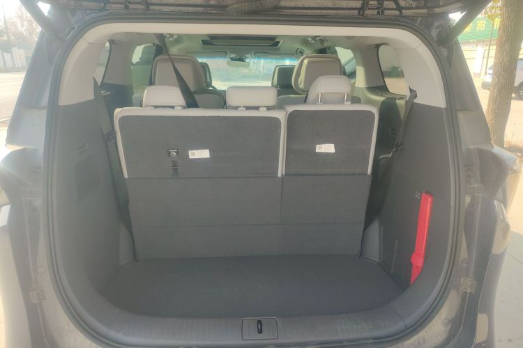 别克GL8 2025款 陆尊 尊享版机舱底盘23