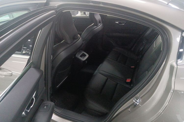 沃尔沃S60 2020款 T4 智逸豪华版中控内饰21