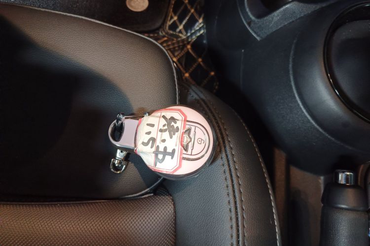 MINI 2023款 1.5T COOPER 艺术家 五门版中控内饰11