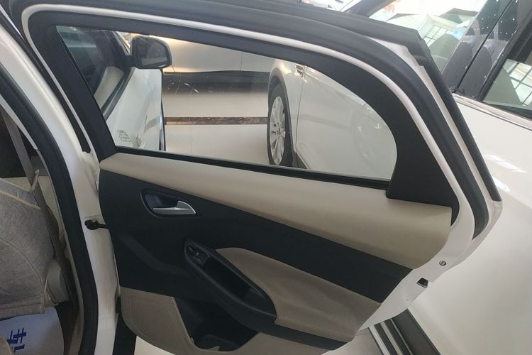 福特 福克斯 2017款 三厢 1.6L 自动舒适型智行版中控内饰45