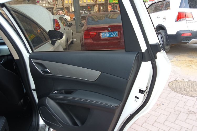 比亚迪 宋MAX 2021款 升级版 1.5T 自动豪华型 7座中控内饰7006