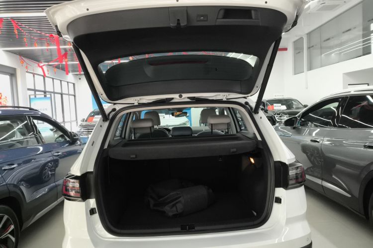 大众 途岳 2023款 330TSI 四驱月尊版机舱底盘23