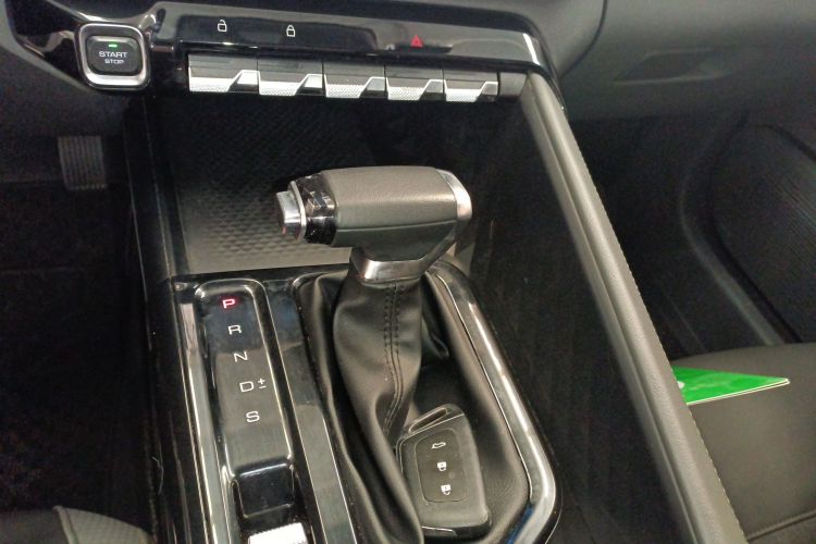 宝骏RC-5 2020款 1.5T CVT智耀豪华型中控内饰18