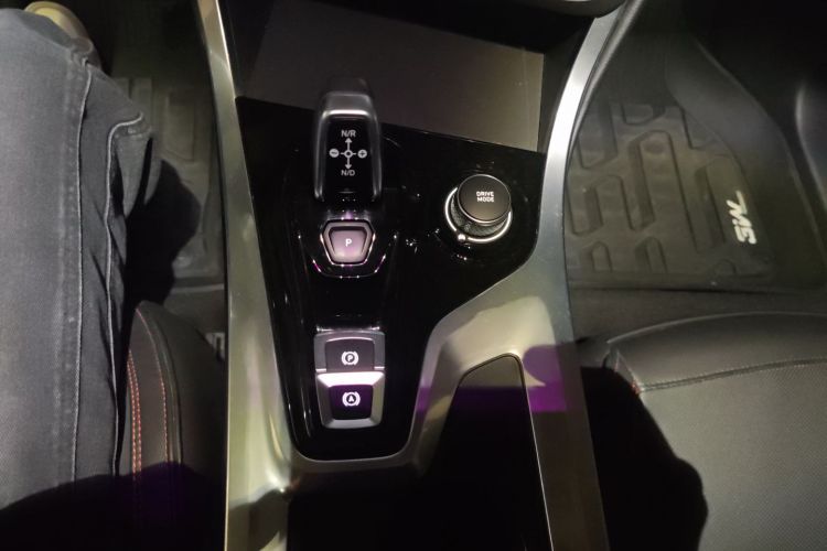 领克01 2017款 2.0T 四驱劲Pro版局部细节18