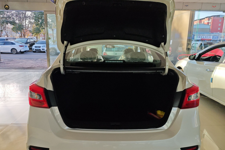 日产 轩逸 2024款 改款二 经典 1.6XL CVT豪华版机舱底盘23