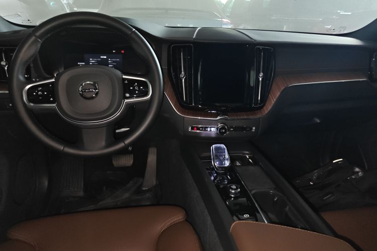 沃尔沃XC60 2025款 B5 四驱智远豪华版中控内饰7002