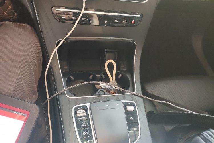 奔驰C级 2021款 C 200 L 时尚型运动版中控内饰18