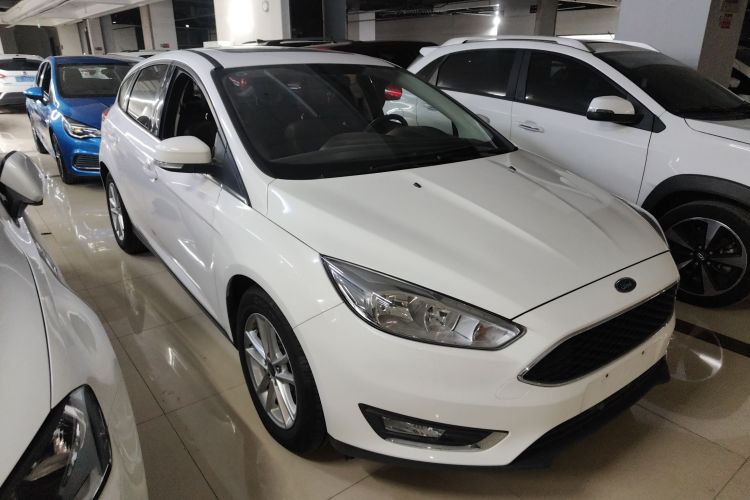 福特 福克斯 2018款 两厢经典 EcoBoost 180 自动精英型车身外观3