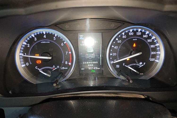 丰田 汉兰达 2021款 2.0T 四驱尊贵版 7座中控内饰14